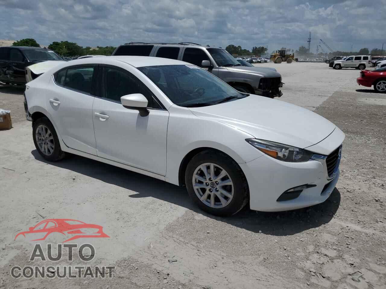 MAZDA 3 2018 - 3MZBN1U76JM188817