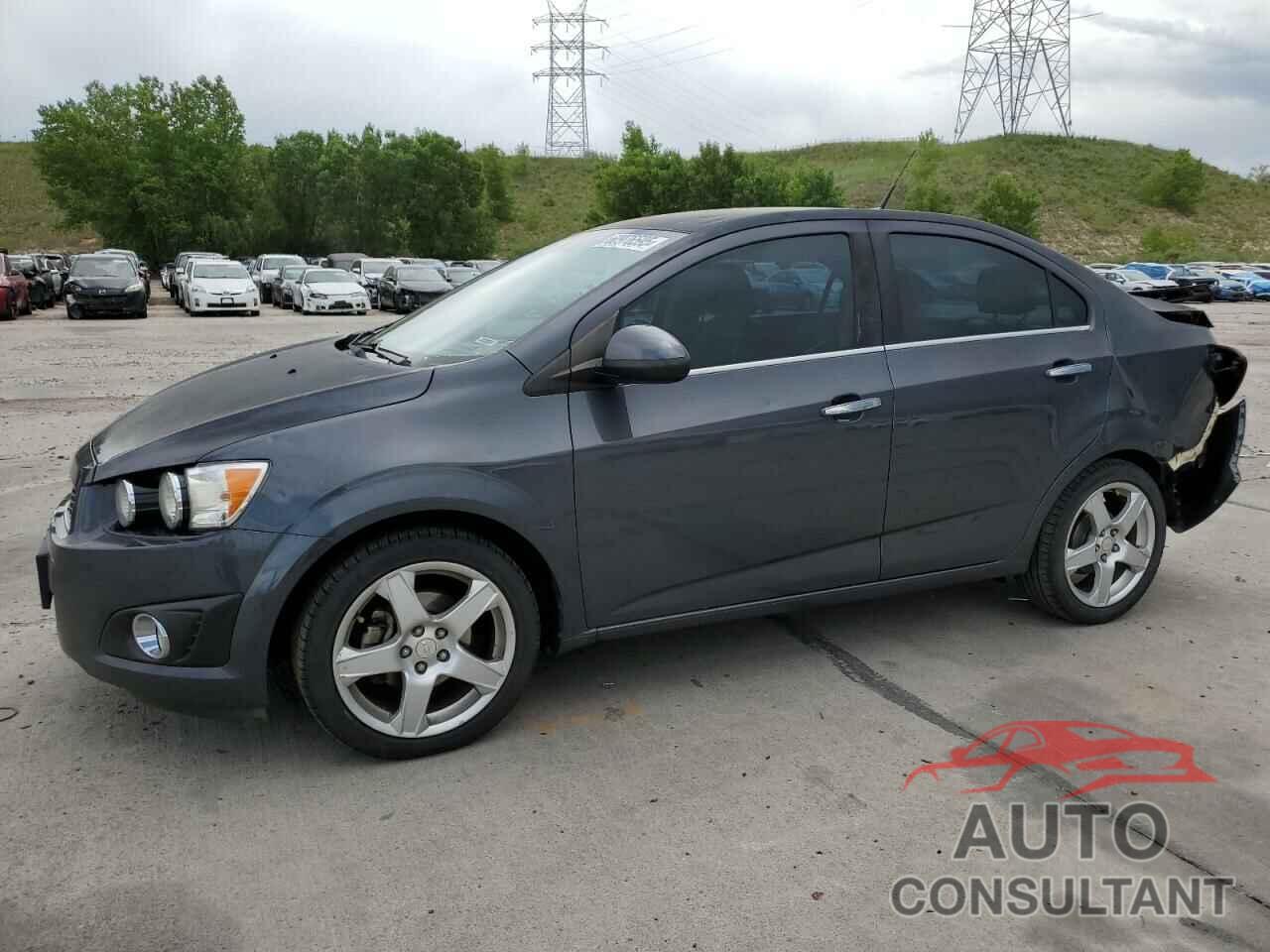 CHEVROLET SONIC 2013 - 1G1JE5SH0D4102525