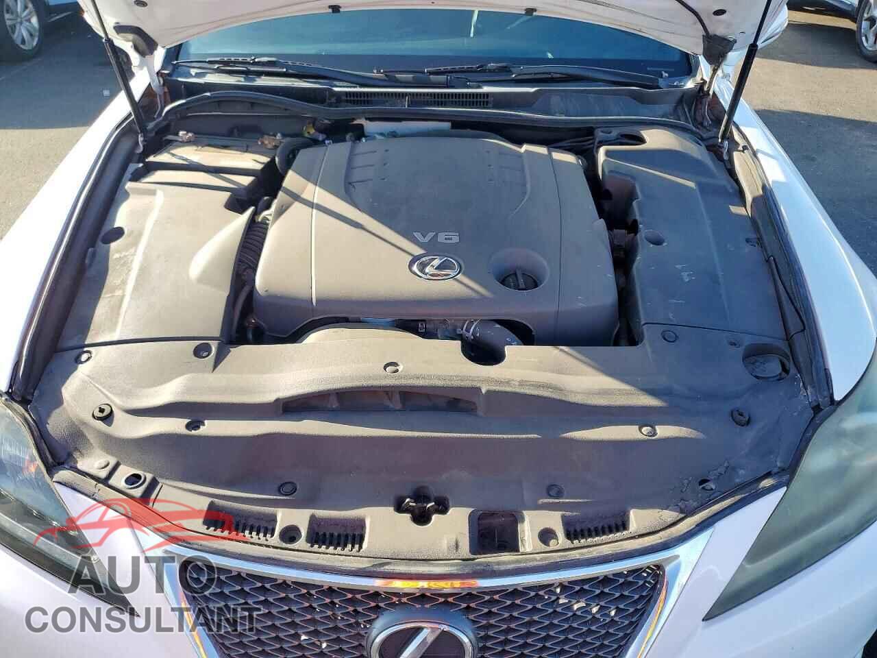 LEXUS IS 2014 - JTHFF2C24E2530287