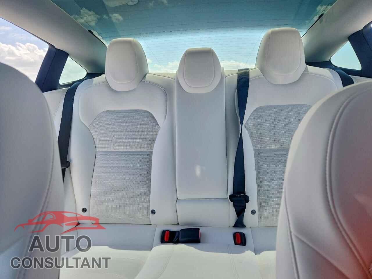 TESLA MODEL 3 2026 - 5YJ3E1EB5TF123524