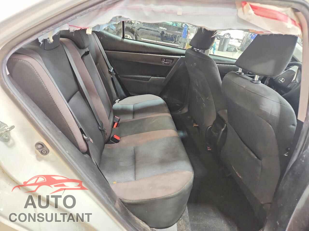 TOYOTA COROLLA 2018 - 5YFBURHE0JP790165