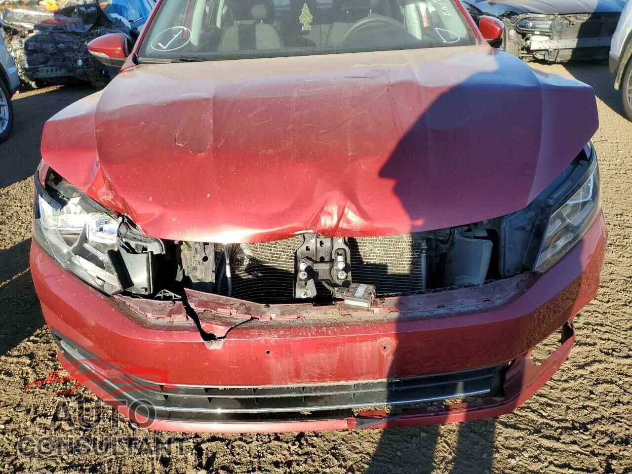 VOLKSWAGEN PASSAT 2017 - 1VWAT7A36HC044671