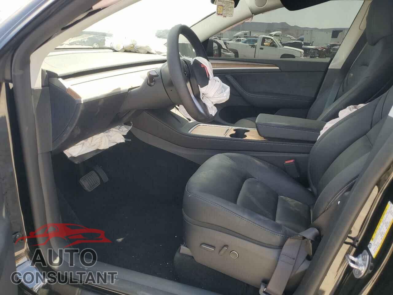 TESLA MODEL Y 2024 - 7SAYGDEE0RF083473