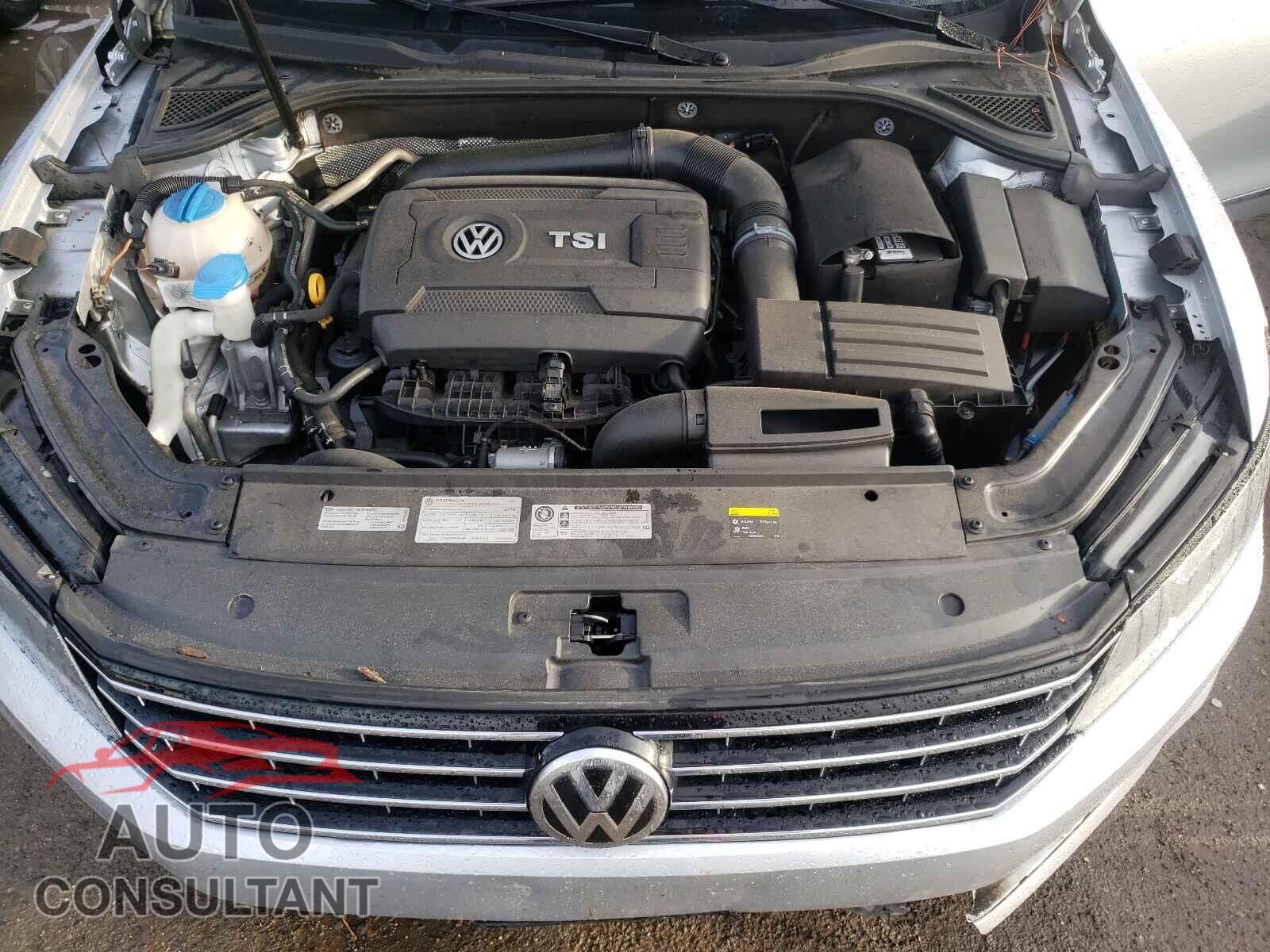 VOLKSWAGEN PASSAT 2017 - 1VWAT7A38HC009596