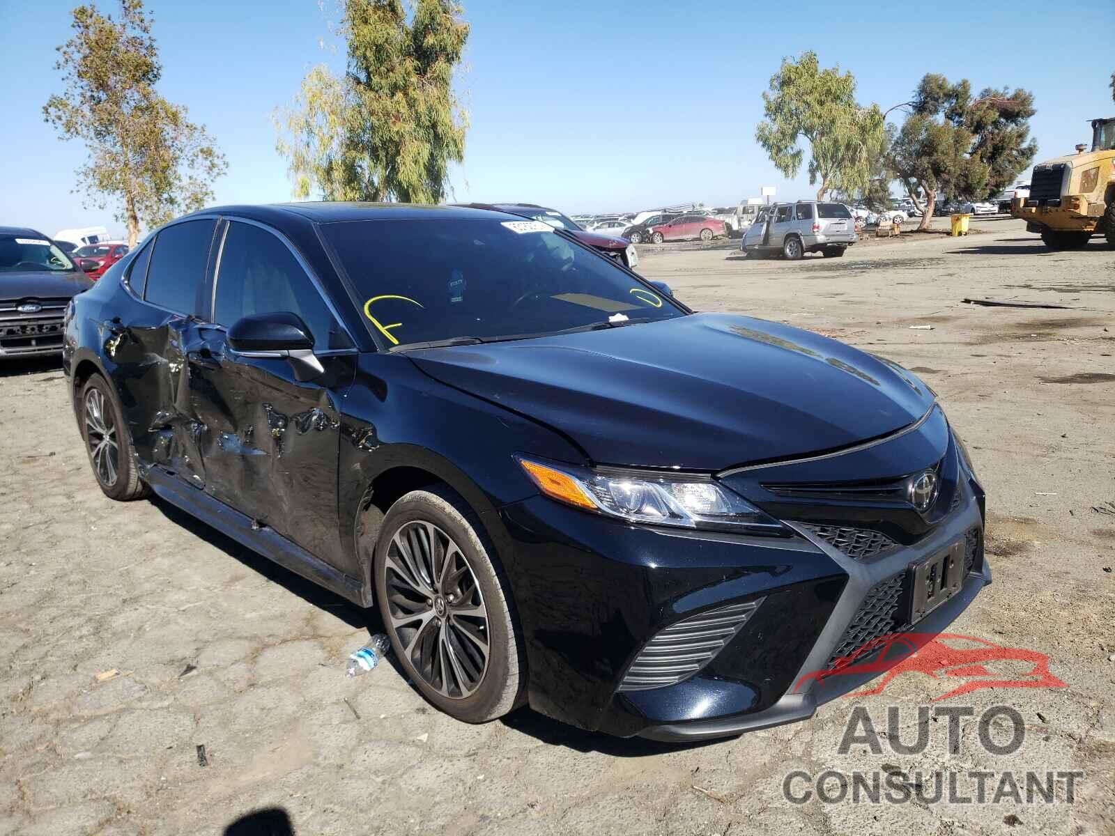 TOYOTA CAMRY 2018 - 4T1B11HK1JU067388