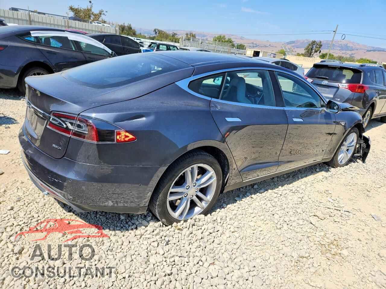TESLA MODEL S 2015 - 5YJSA1E21FF111642
