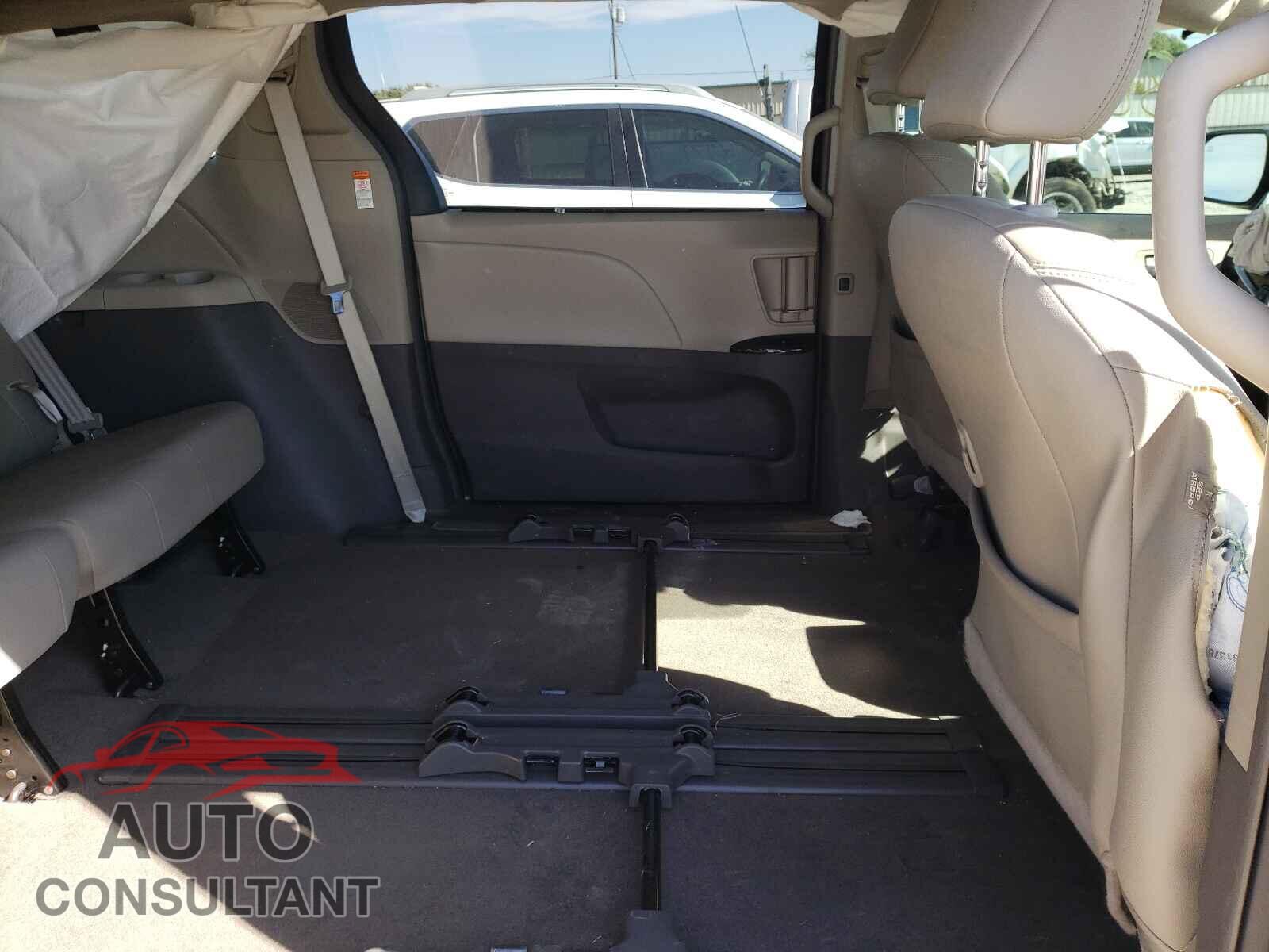 TOYOTA SIENNA 2018 - 5TDYZ3DC8JS920794
