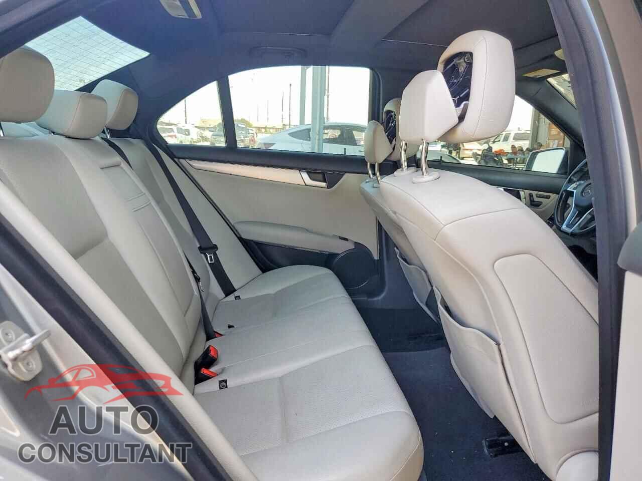 MERCEDES-BENZ C-CLASS 2012 - WDDGF4HB0CR238091