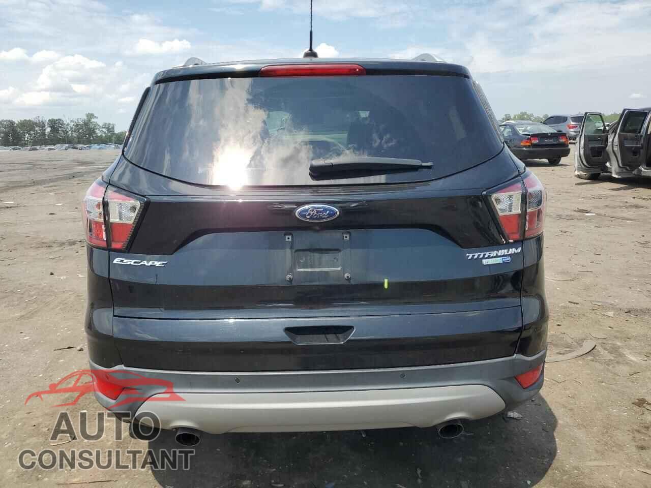 FORD ESCAPE 2017 - 1FMCU9J97HUC82656