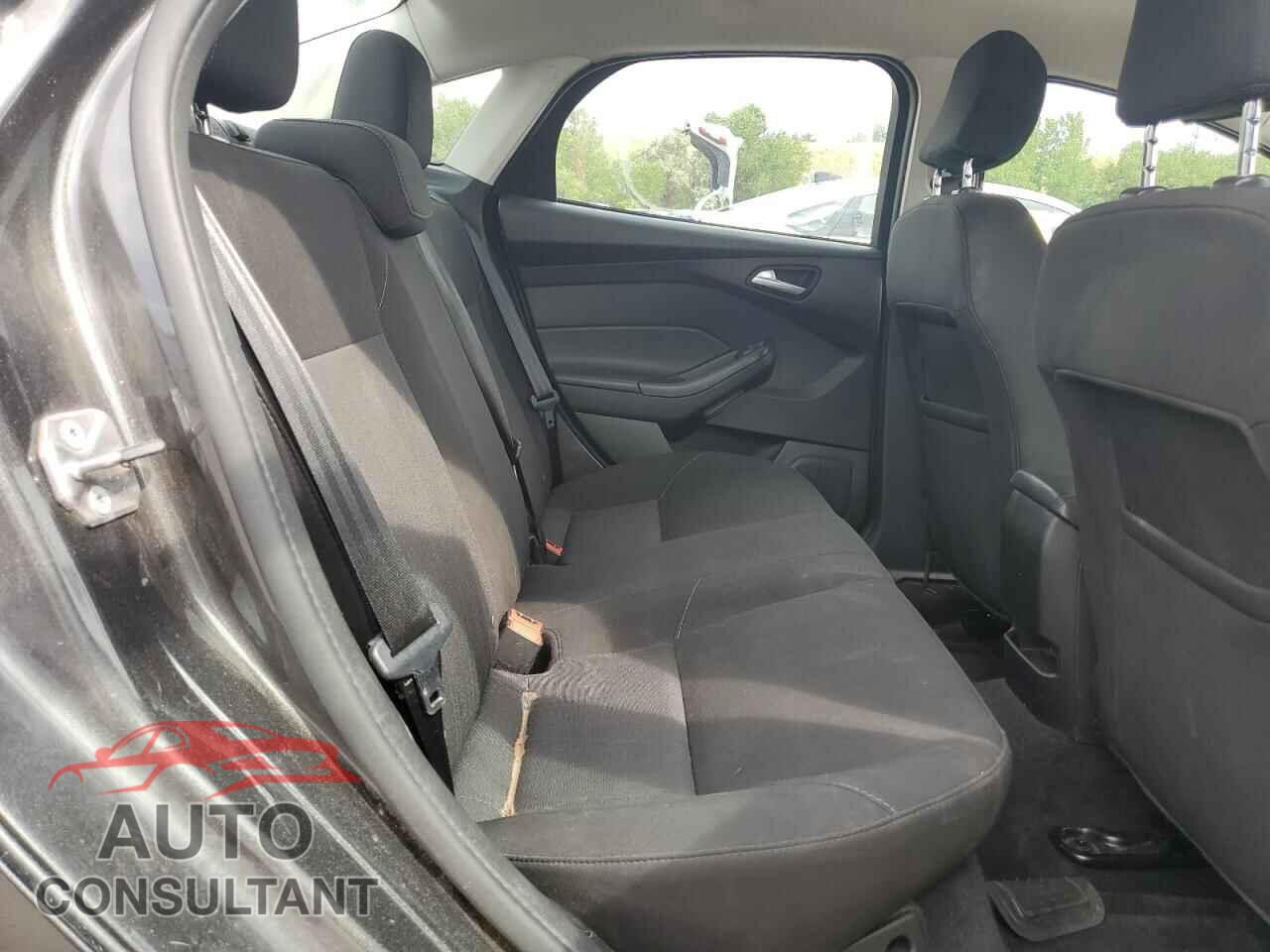 FORD FOCUS 2017 - 1FADP3F27HL286517