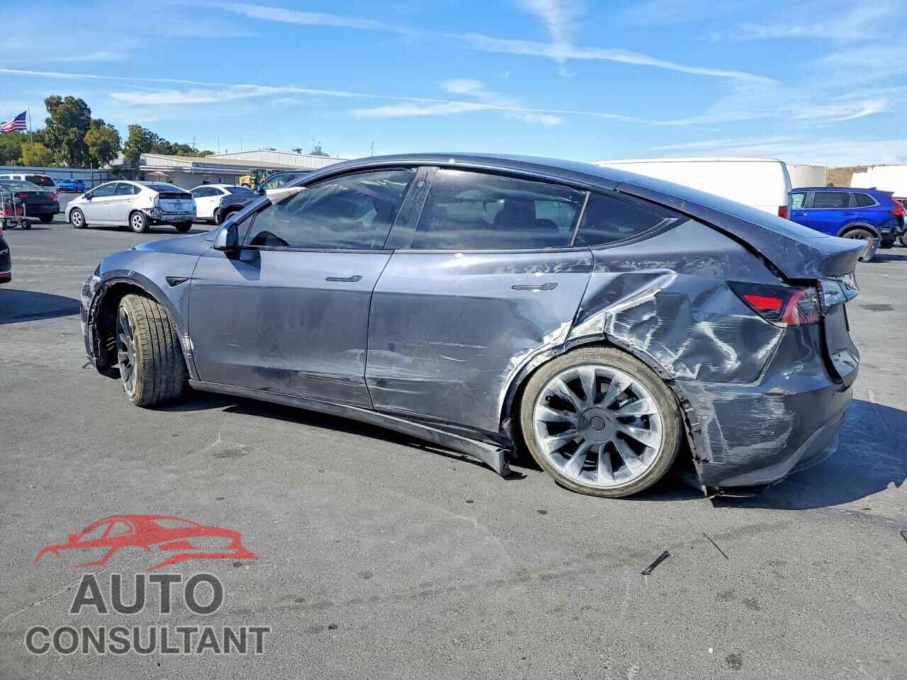 TESLA MODEL Y 2021 - 5YJYGAEE2MF239372