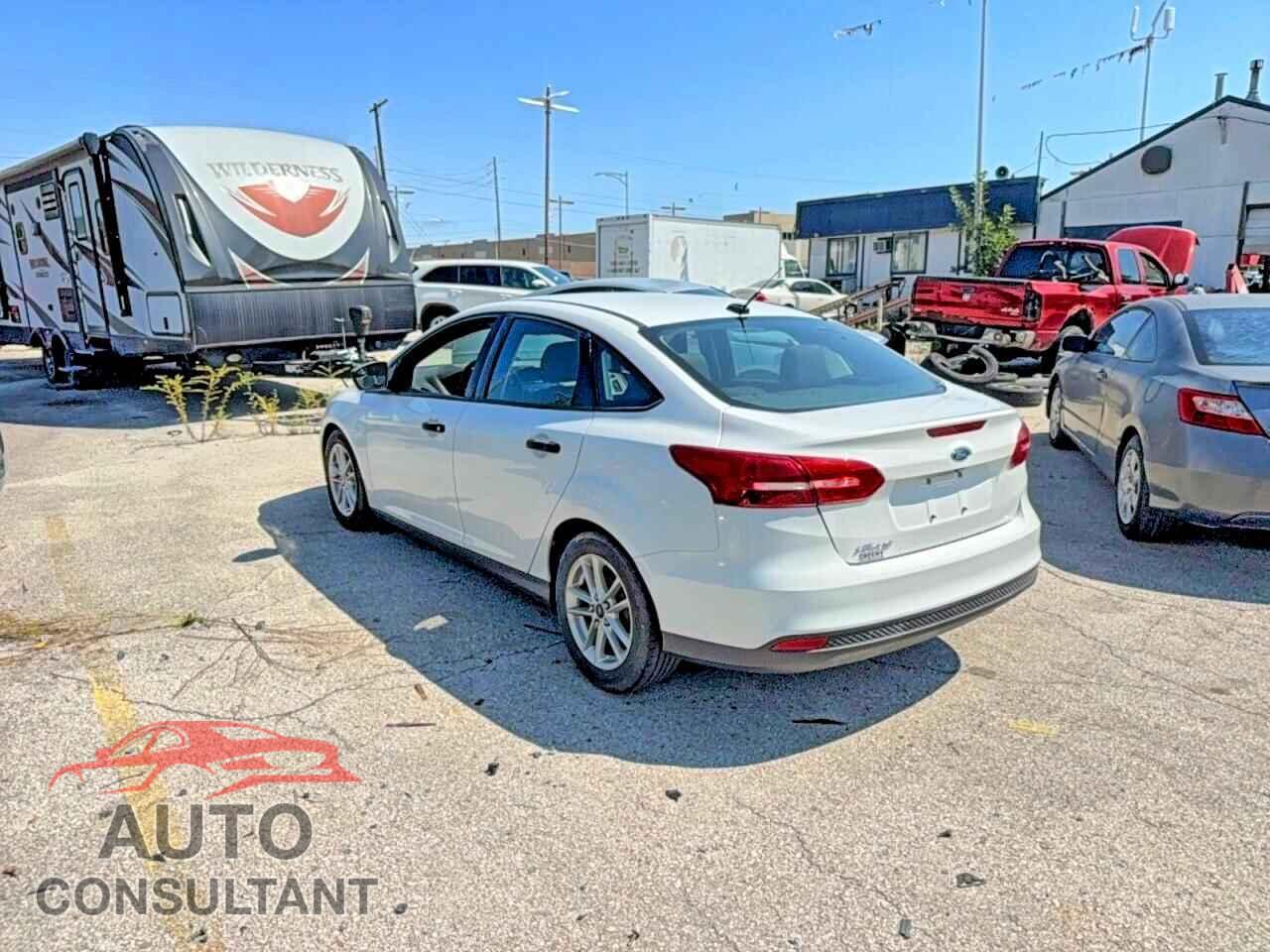 FORD FOCUS 2015 - 1FADP3E2XFL311926
