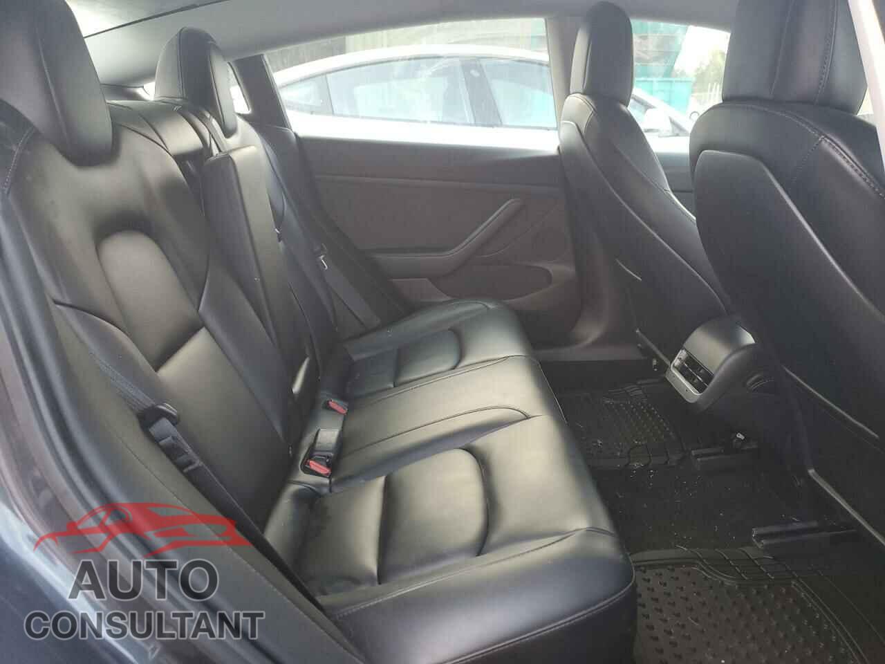 TESLA MODEL 3 2021 - 5YJ3E1EAXMF096913