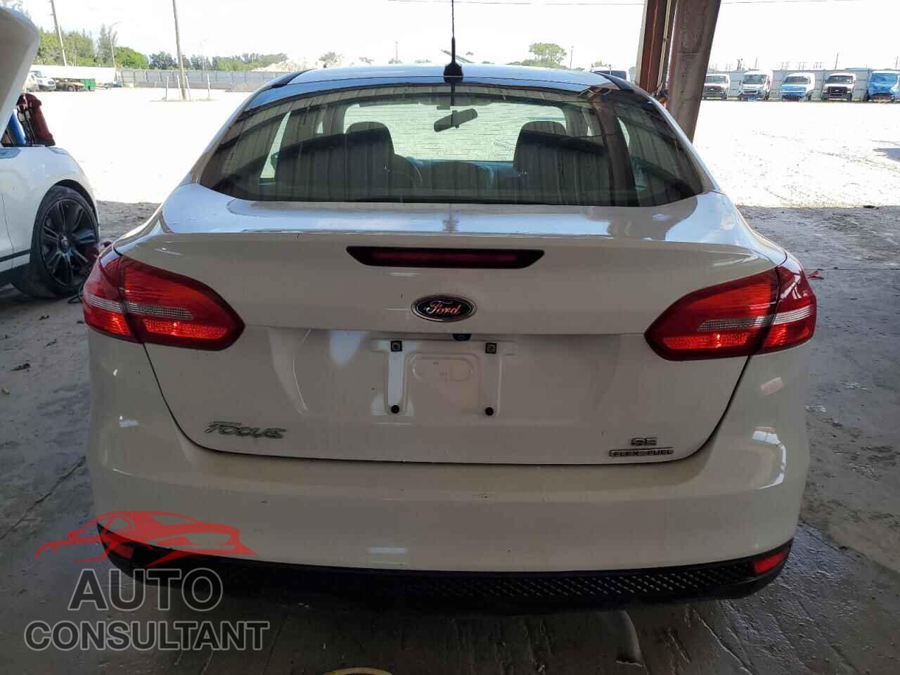FORD FOCUS 2015 - 1FADP3F29FL342857