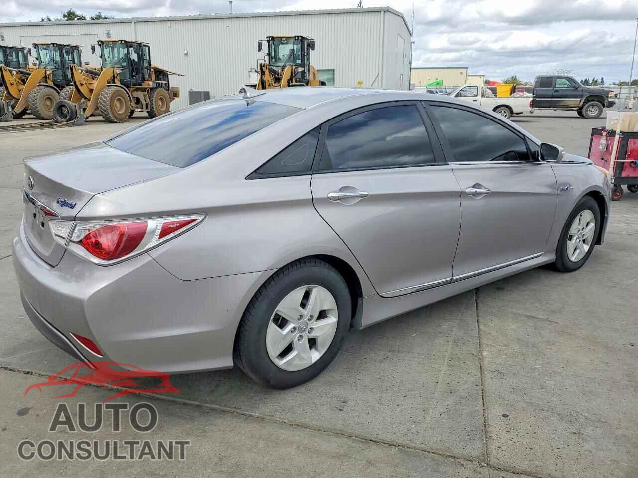 HYUNDAI SONATA 2012 - KMHEC4A48CA031657