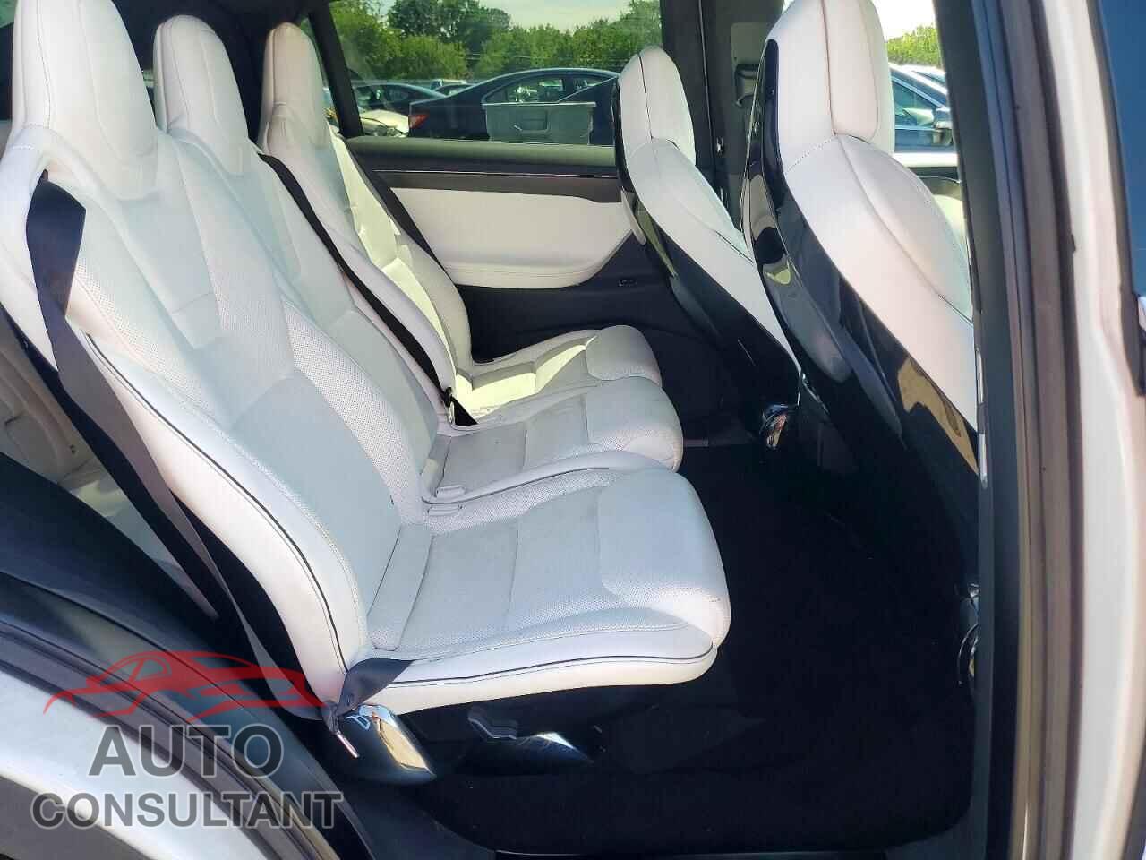 TESLA MODEL X 2016 - 5YJXCAE48GFS00692