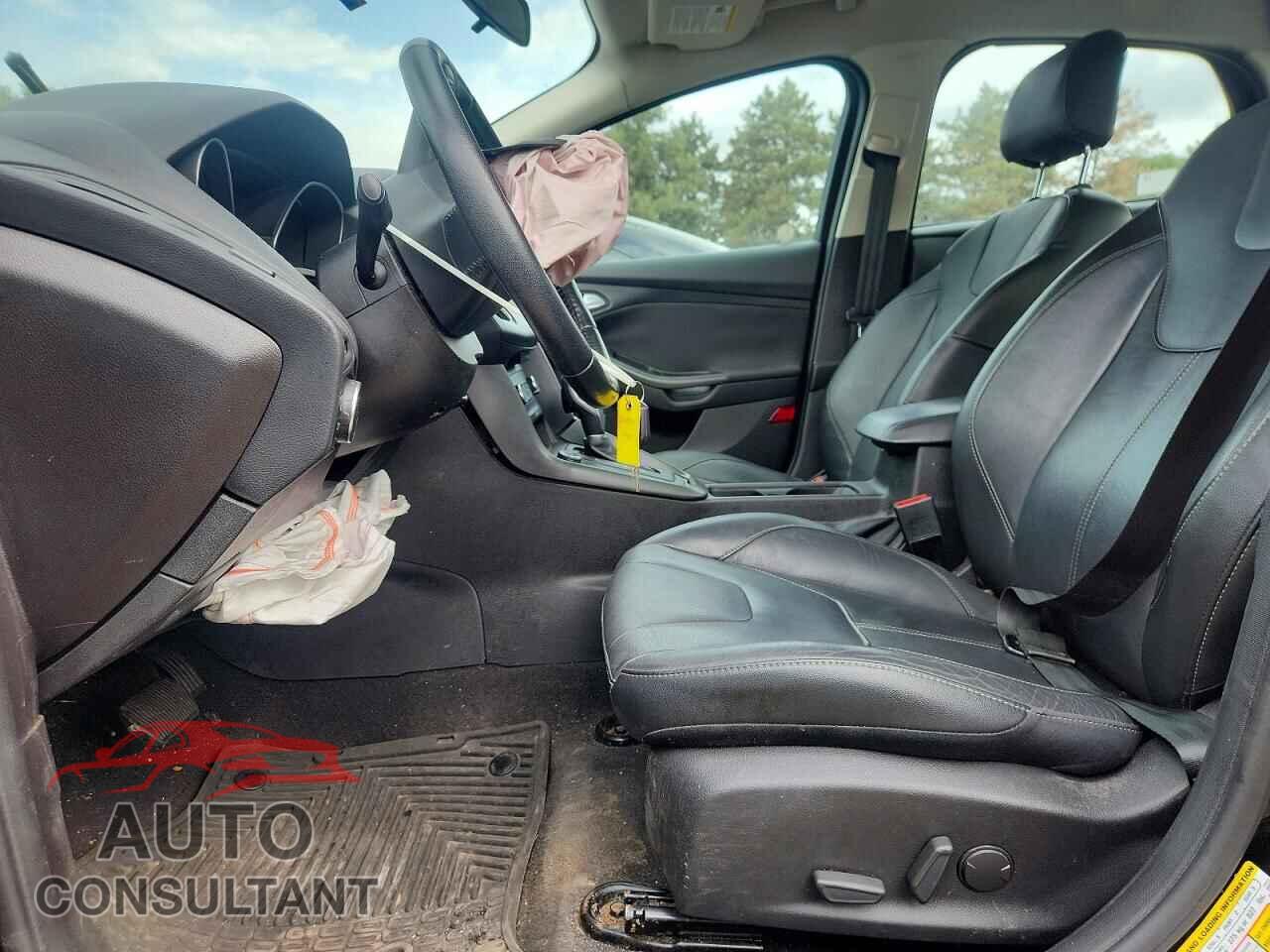FORD FOCUS 2015 - 1FADP3F23FL200844