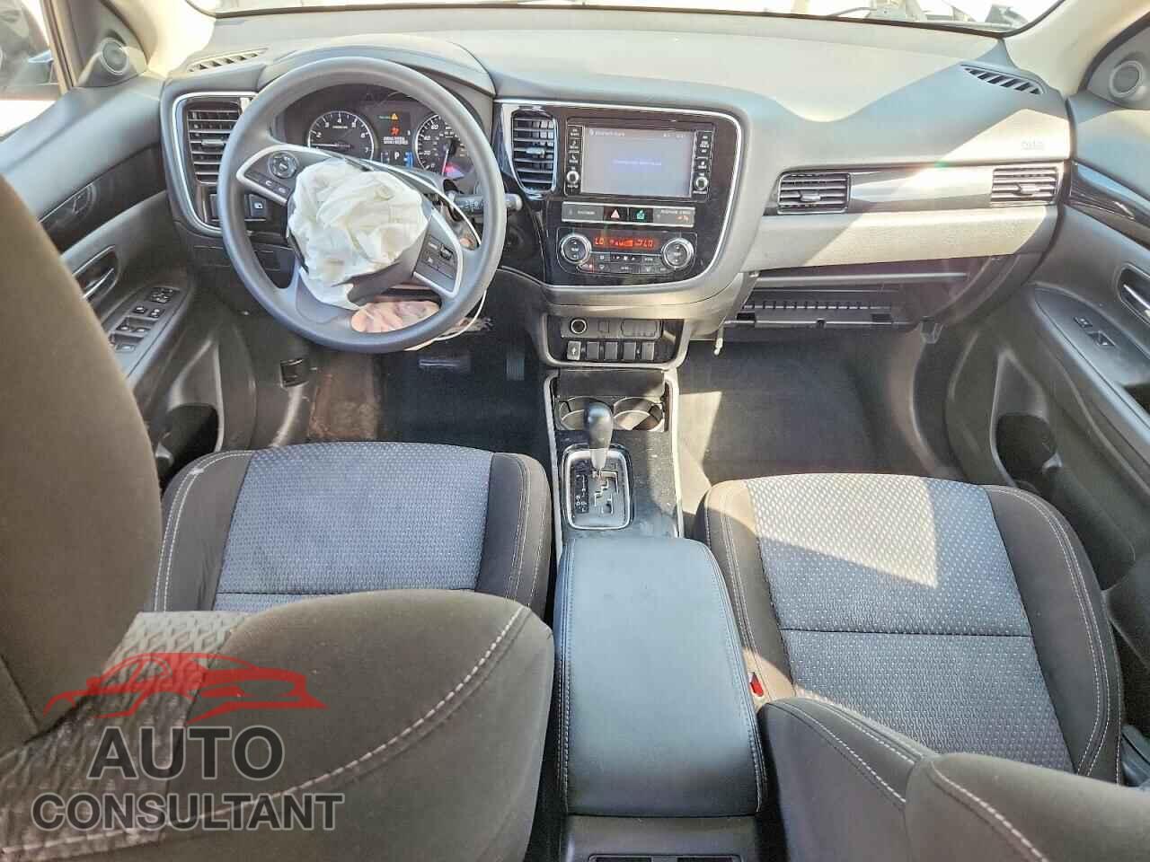 MITSUBISHI OUTLANDER 2019 - JA4AD2A38KZ032636