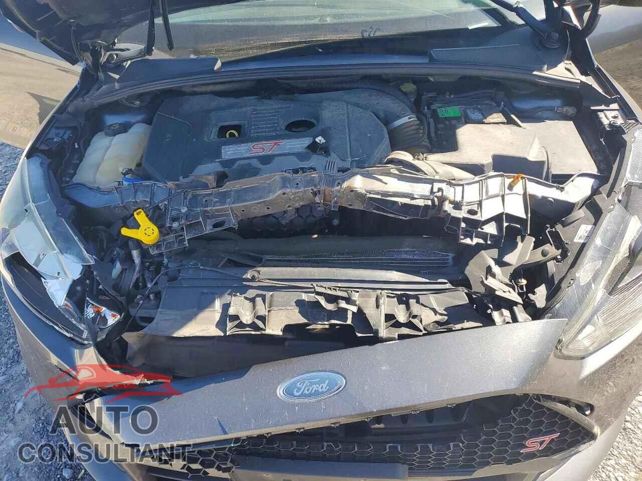 FORD FOCUS 2017 - 1FADP3L92HL260246