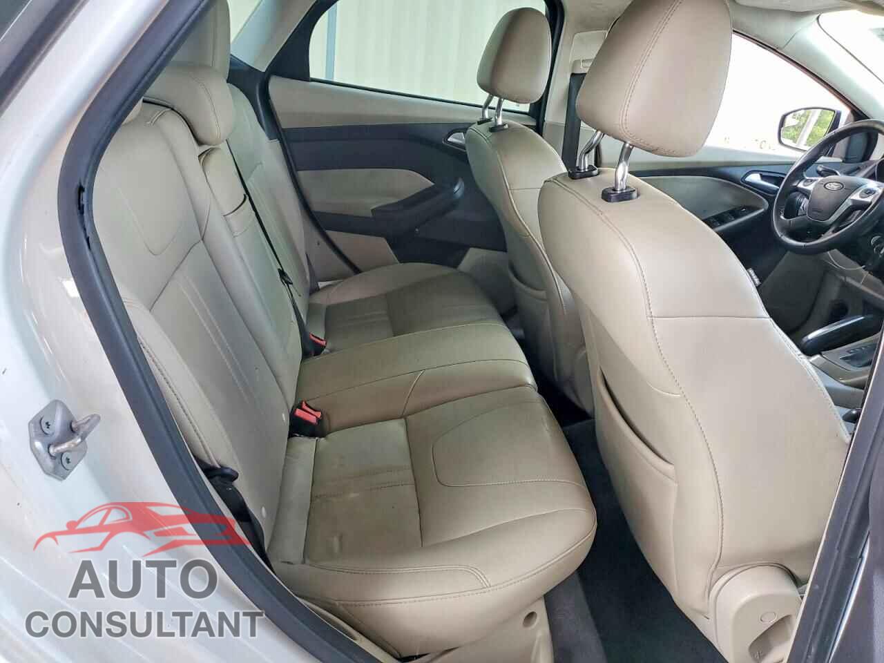 FORD FOCUS 2012 - 1FAHP3M26CL244997