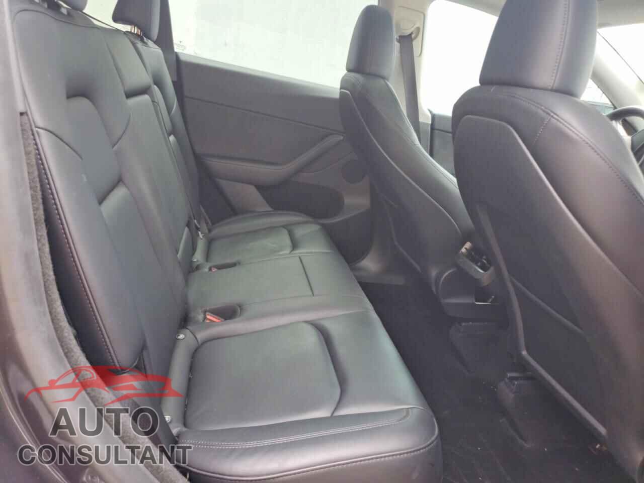 TESLA MODEL Y 2024 - 7SAYGDED8RF016305