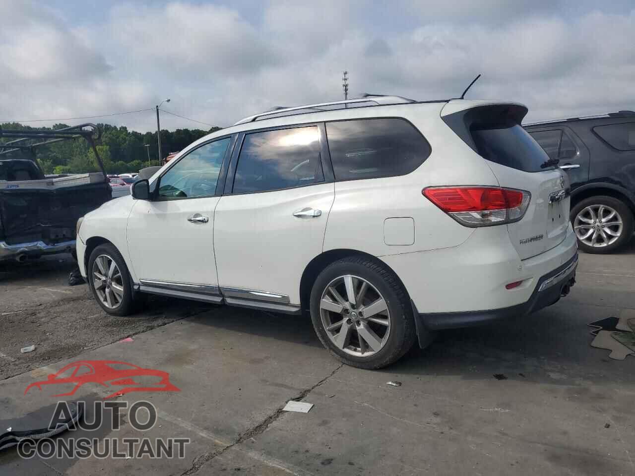 NISSAN PATHFINDER 2013 - 5N1AR2MMXDC646746