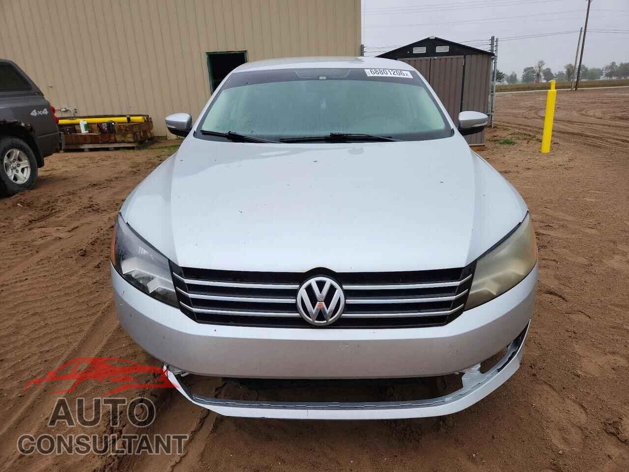 VOLKSWAGEN PASSAT 2013 - 1VWBP7A35DC088096