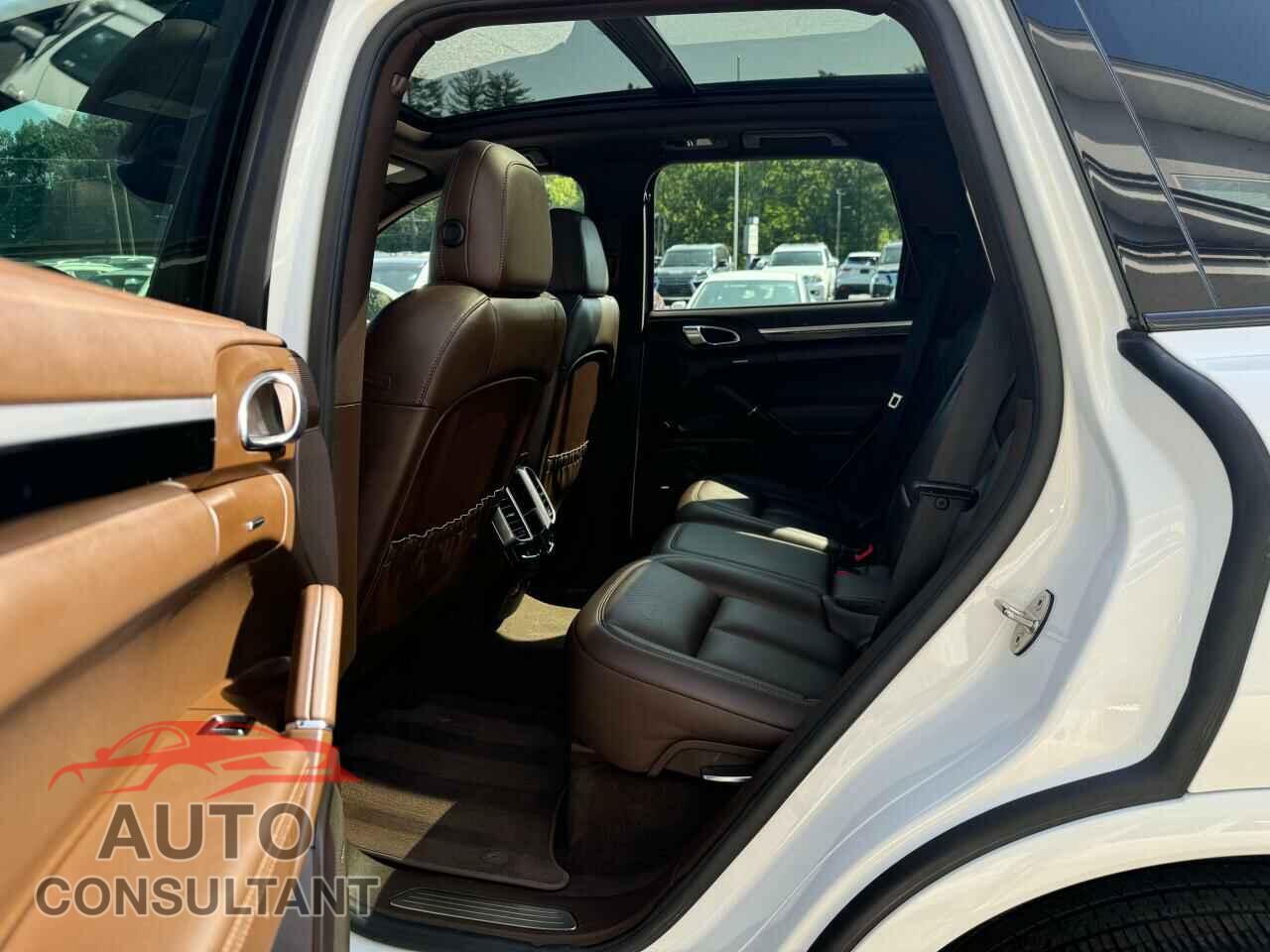 PORSCHE CAYENNE 2018 - WP1AA2A24JKA06398