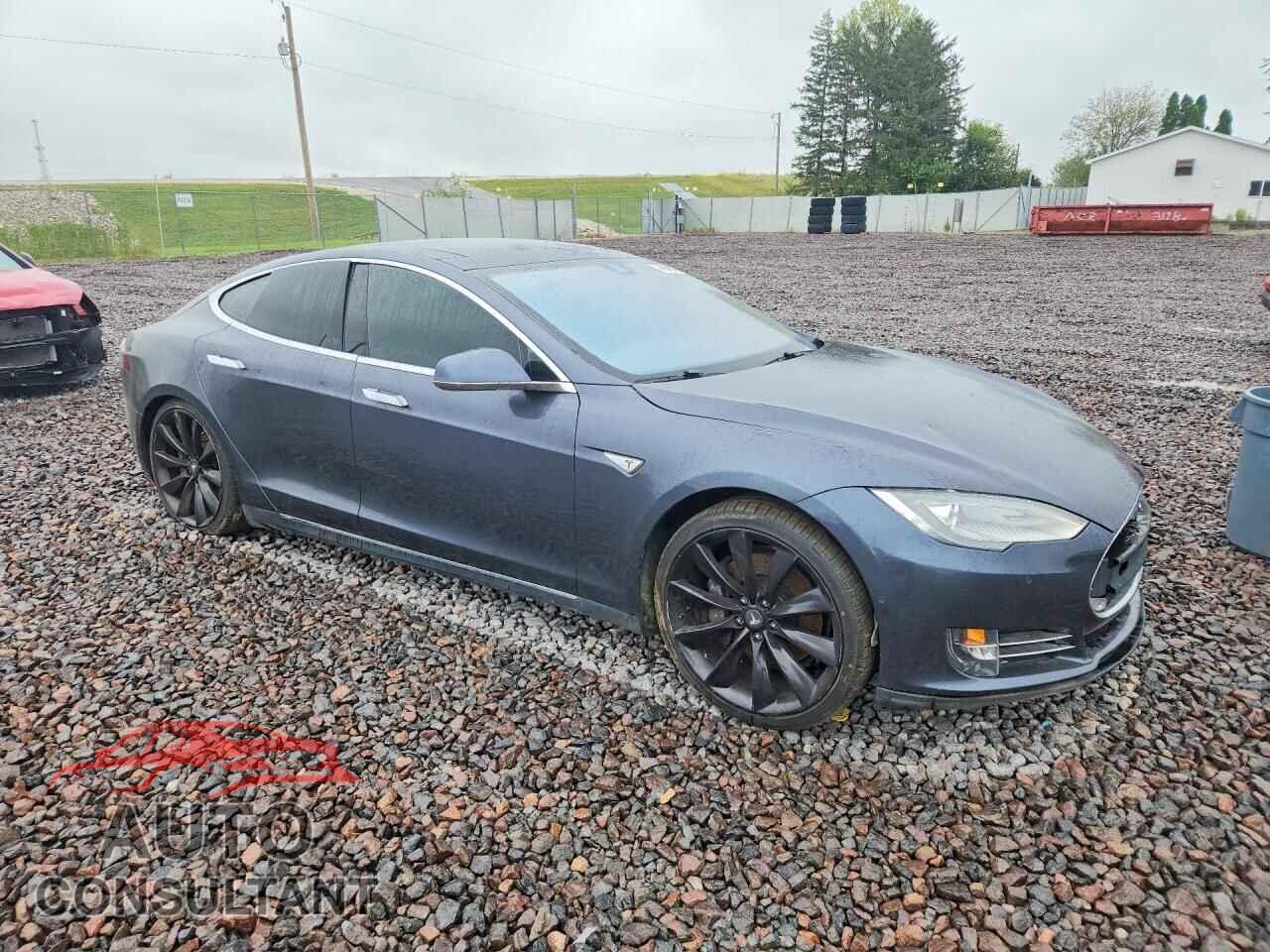 TESLA MODEL S 2015 - 5YJSA1H28FF083074