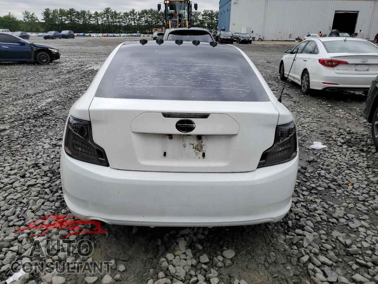 TOYOTA SCION 2011 - JTKJF5C74B3001185