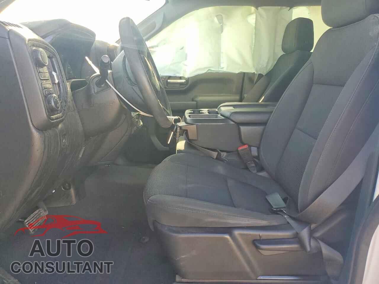 CHEVROLET SILVERADO 2021 - 1GCPYCEF6MZ232934