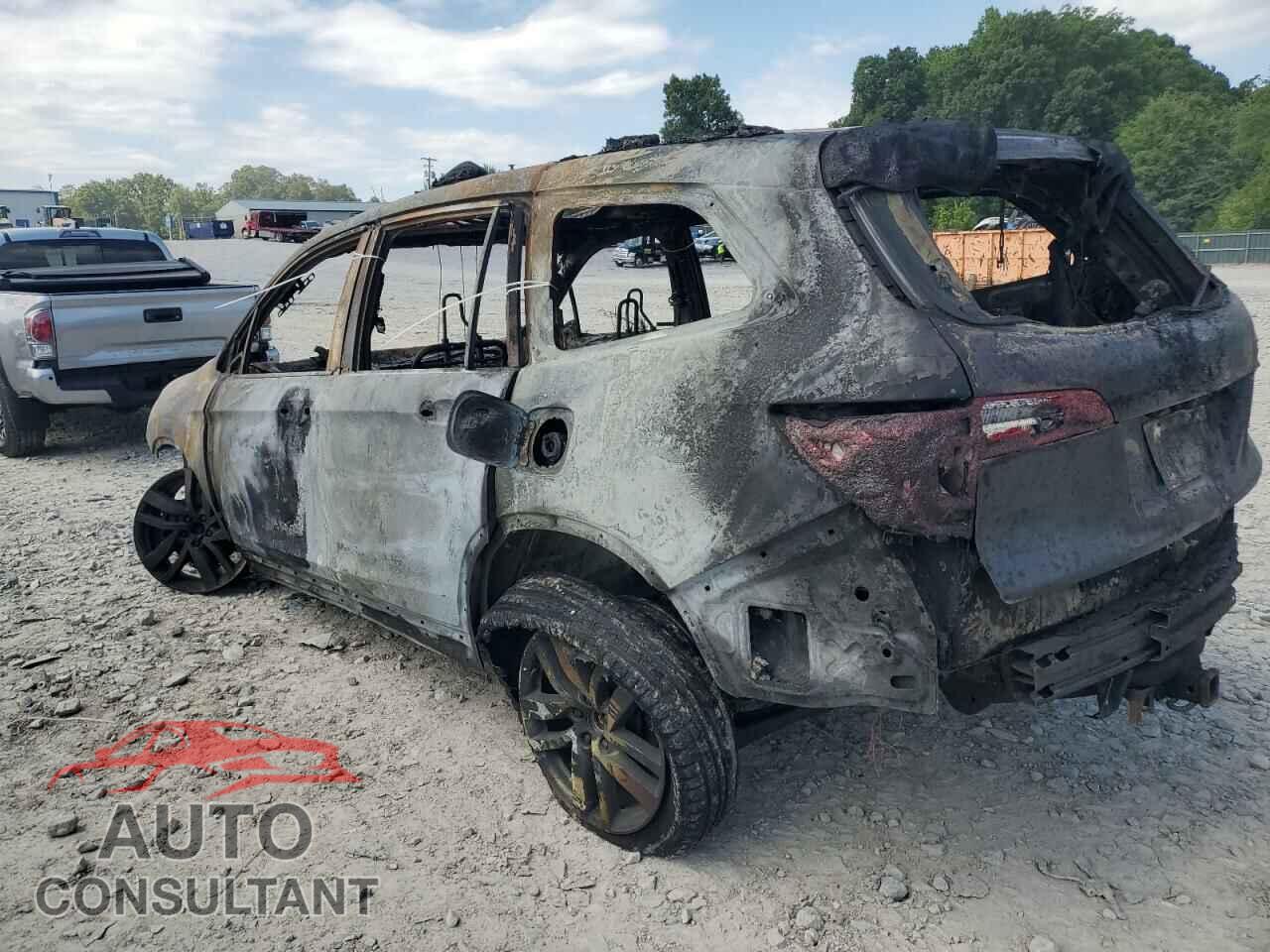 HONDA PILOT 2018 - 5FNYF6H96JB055451