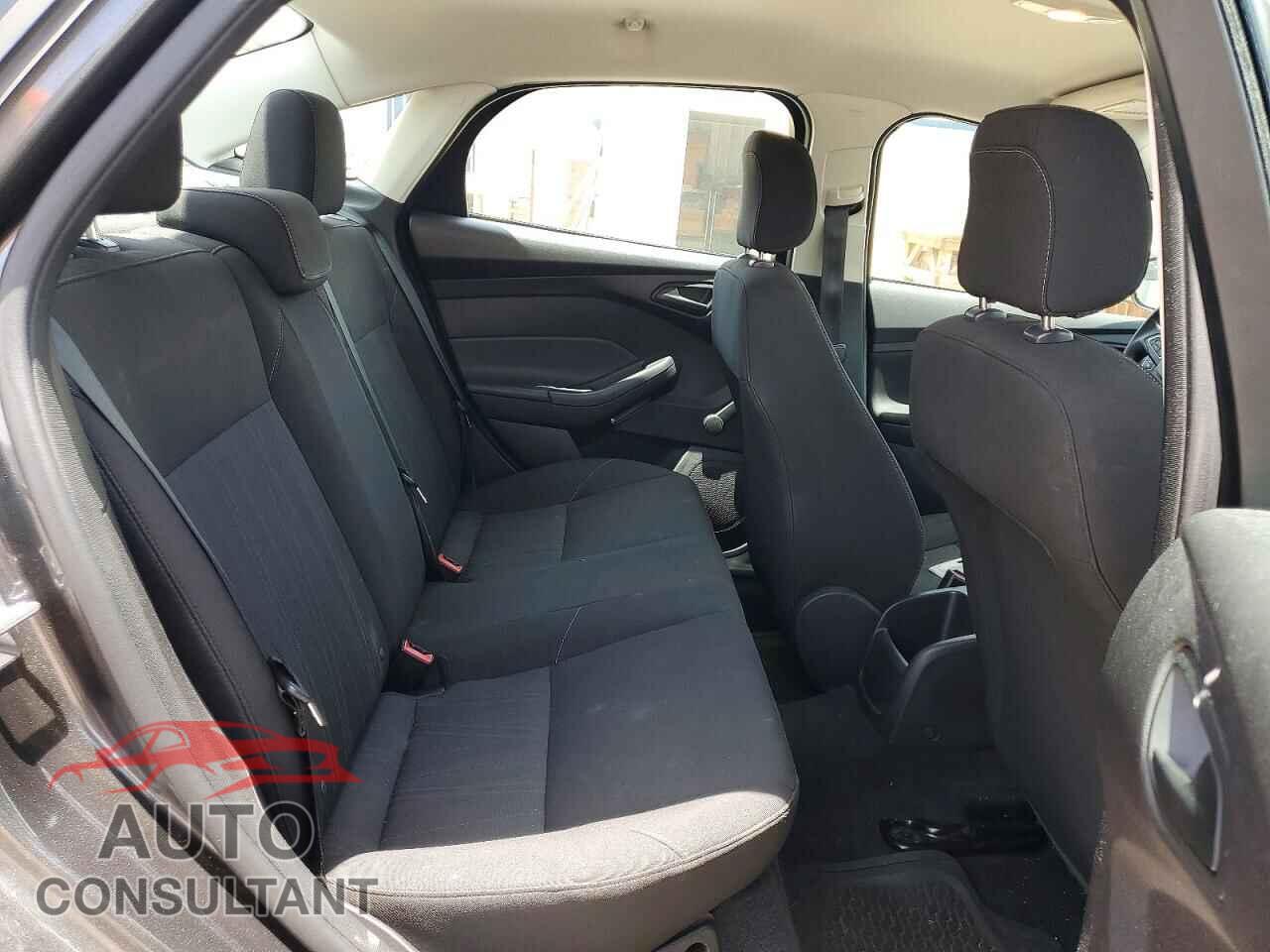 FORD FOCUS 2015 - 1FADP3E22FL247445