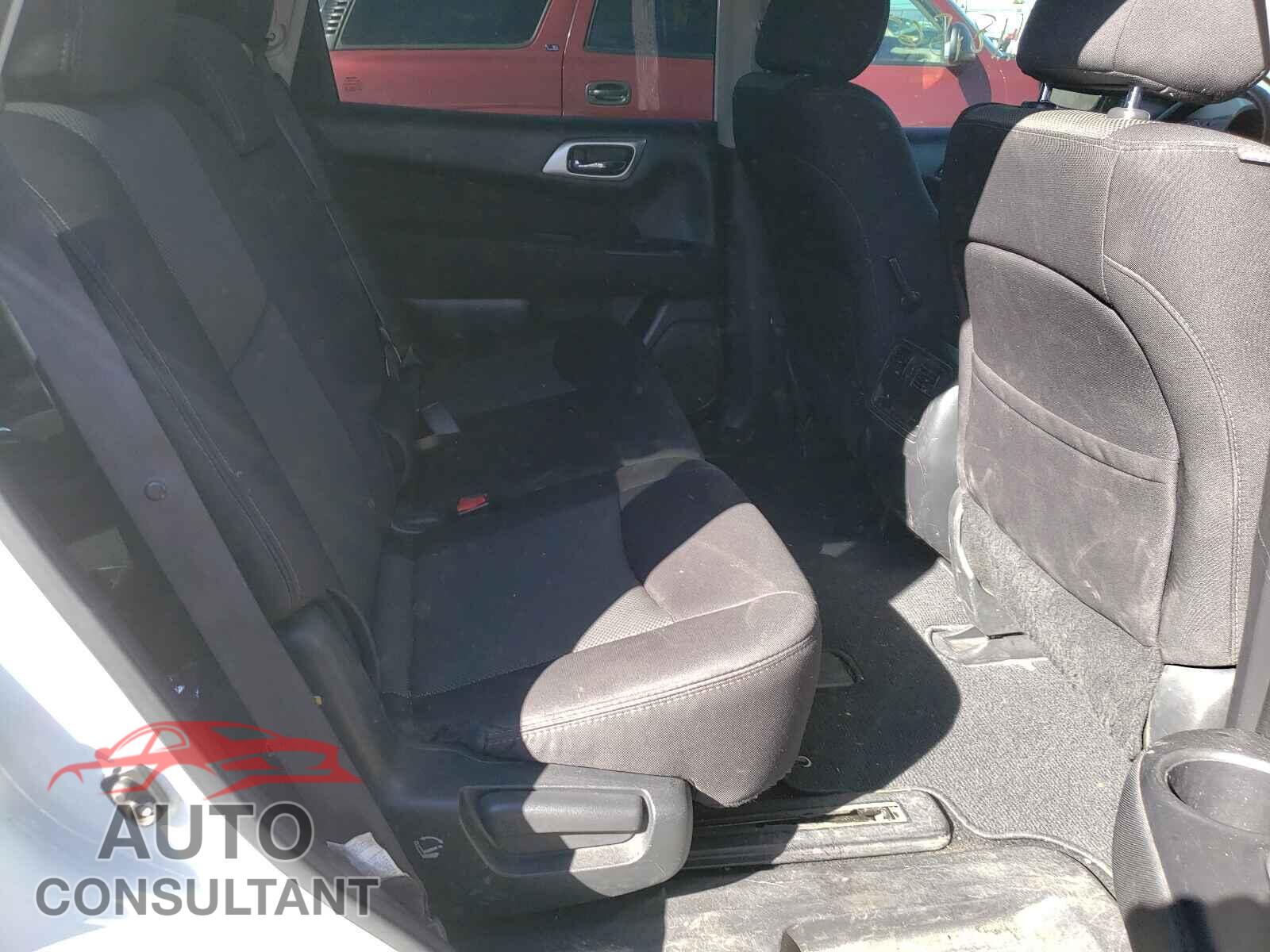 NISSAN PATHFINDER 2017 - 5N1DR2MM7HC683661