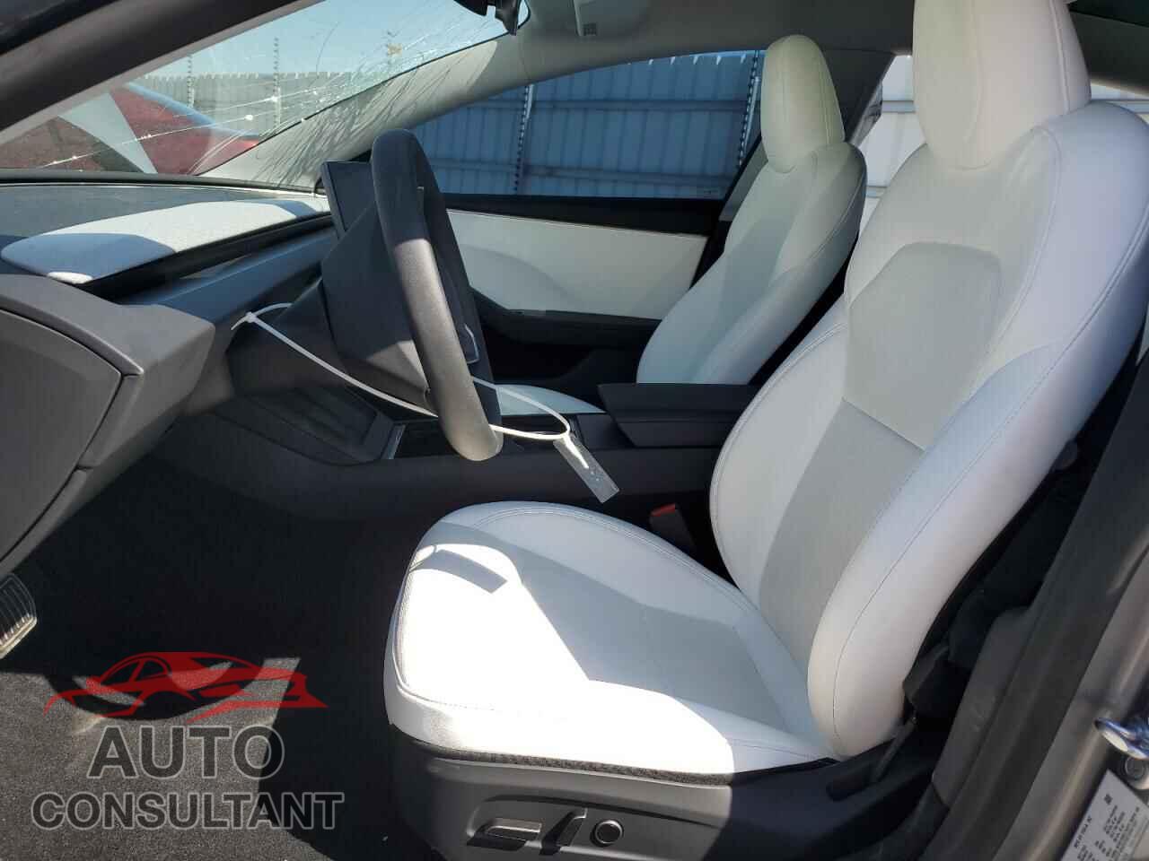 TESLA MODEL 3 2025 - 5YJ3E1EA9SF967426