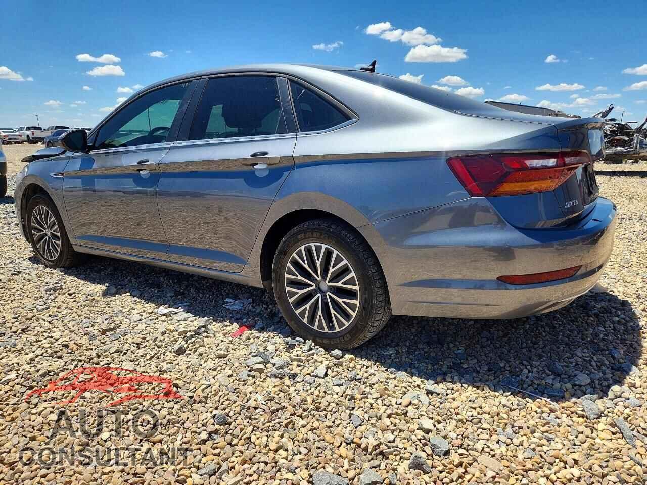 VOLKSWAGEN JETTA 2019 - 3VWEB7BU1KM264916
