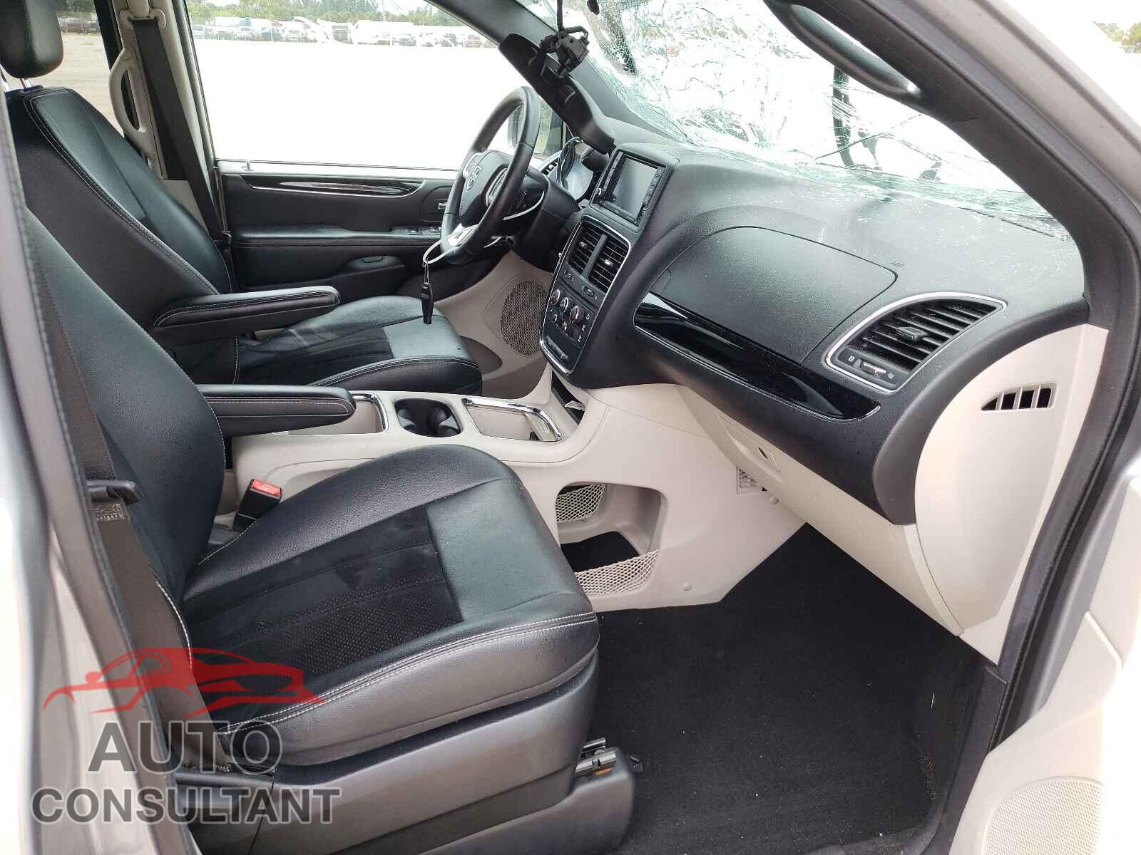 DODGE GRAND CARA 2018 - 2C4RDGCG5JR325795