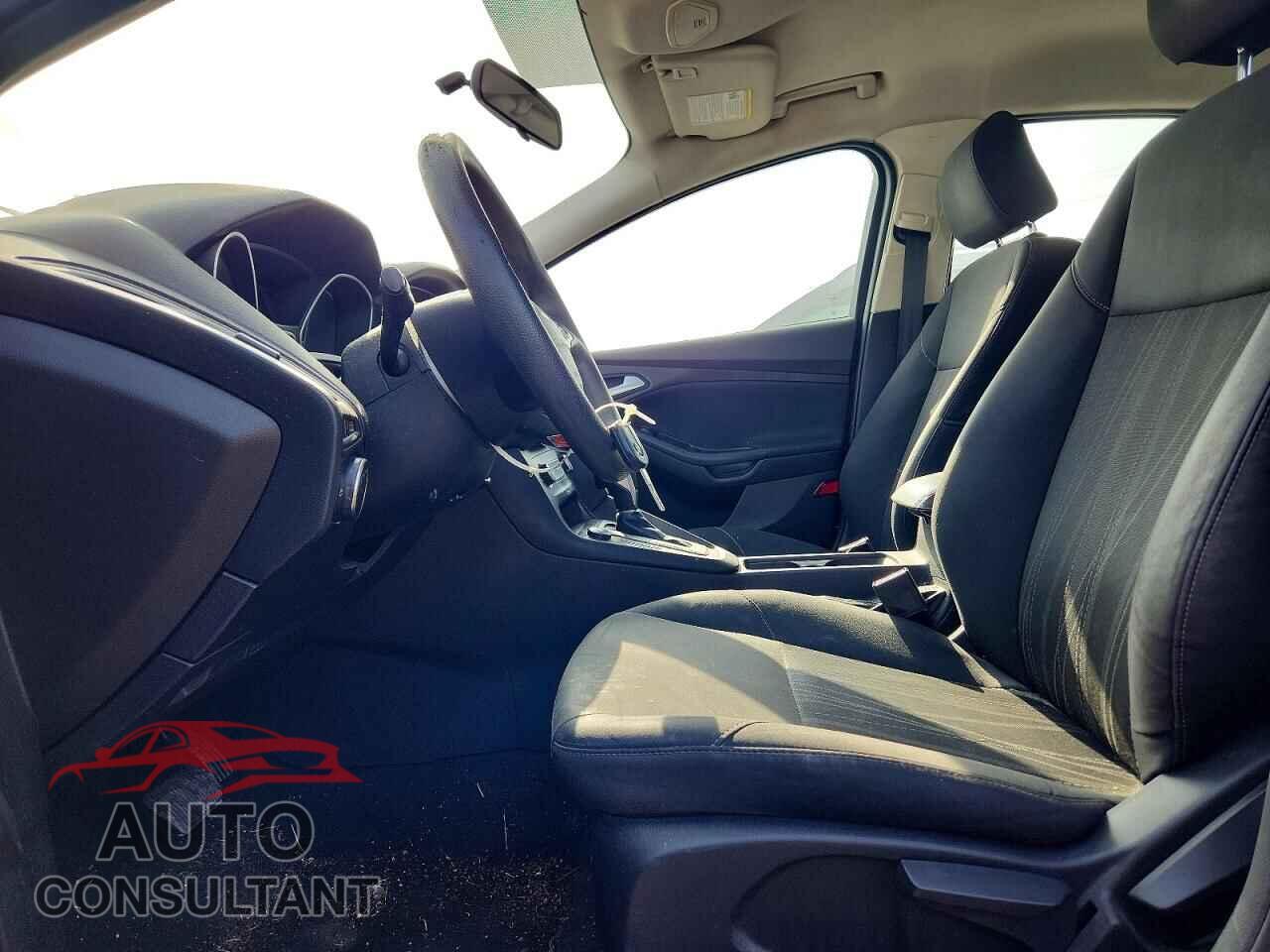 FORD FOCUS 2015 - 1FADP3K26FL231365