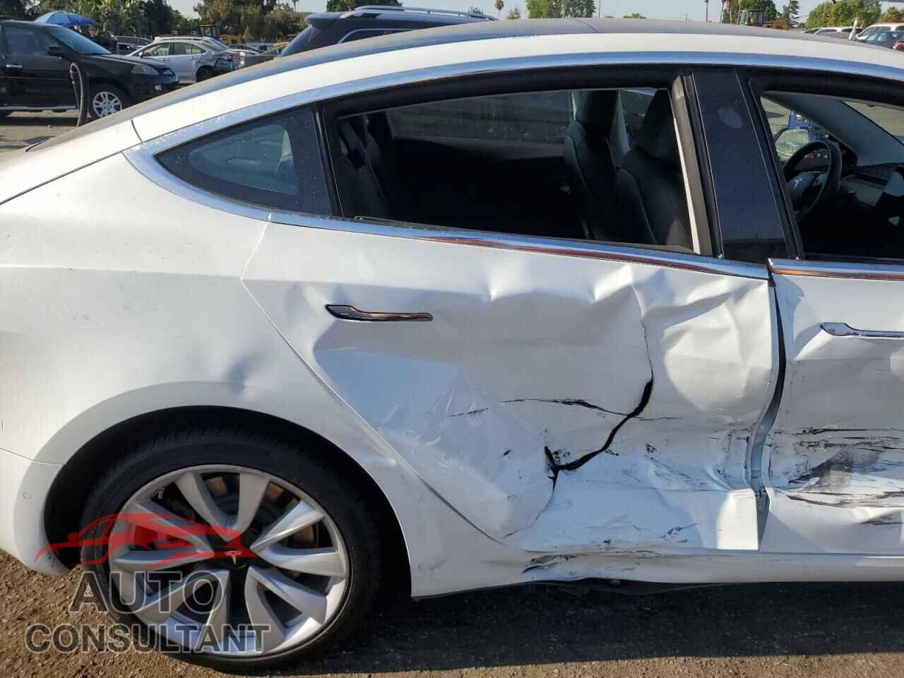 TESLA MODEL 3 2018 - 5YJ3E1EA4JF051171