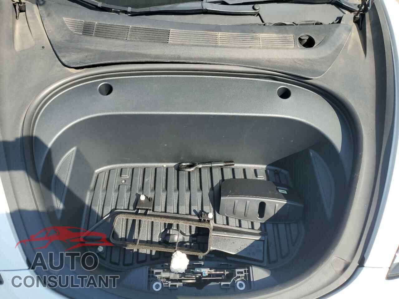 TESLA MODEL 3 2020 - 5YJ3E1EC4LF784552