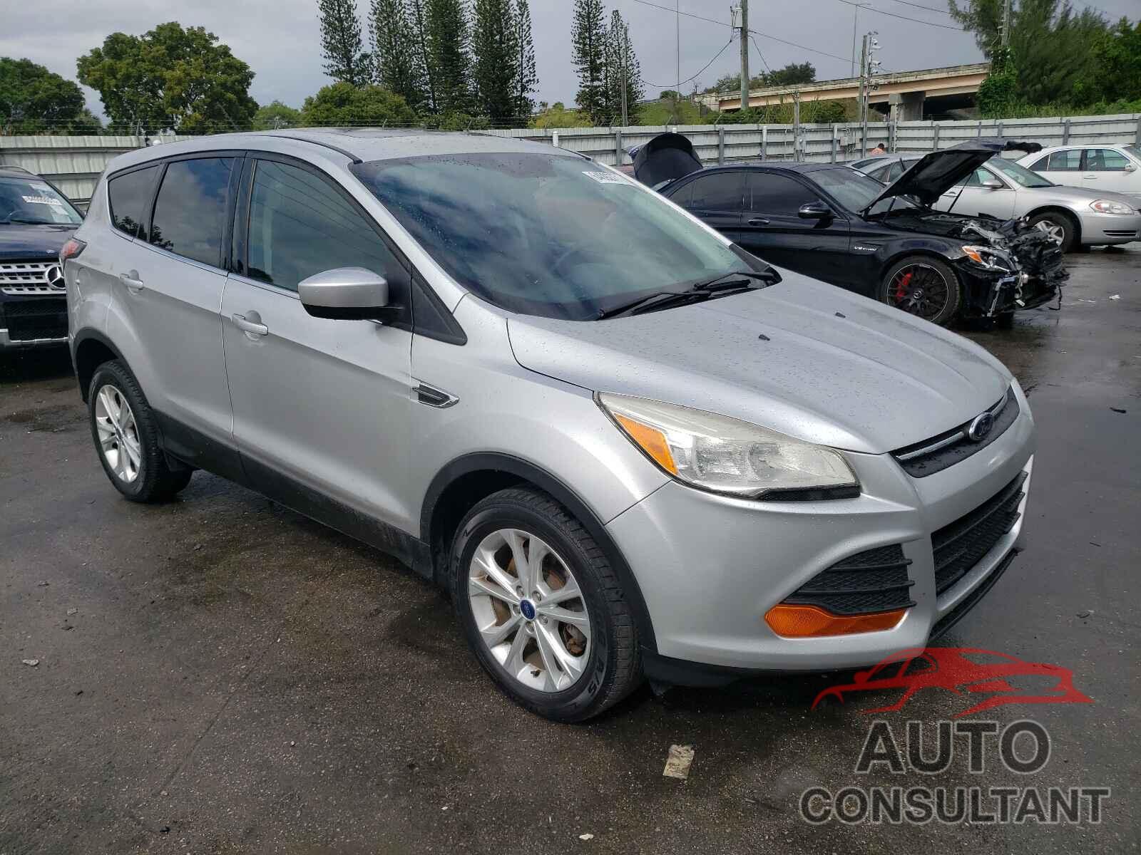 FORD ESCAPE 2017 - 1FMCU0G95HUB04358