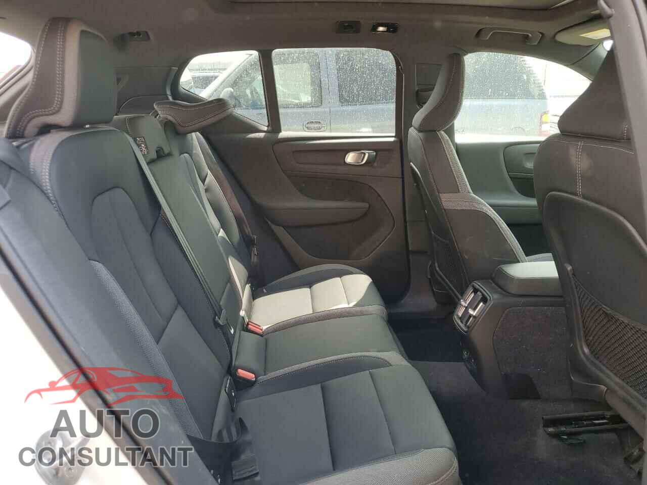VOLVO XC40 2023 - YV4ED3UM9P2985810