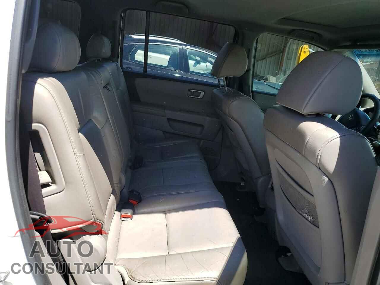 HONDA PILOT 2011 - 5FNYF3H5XBB028461