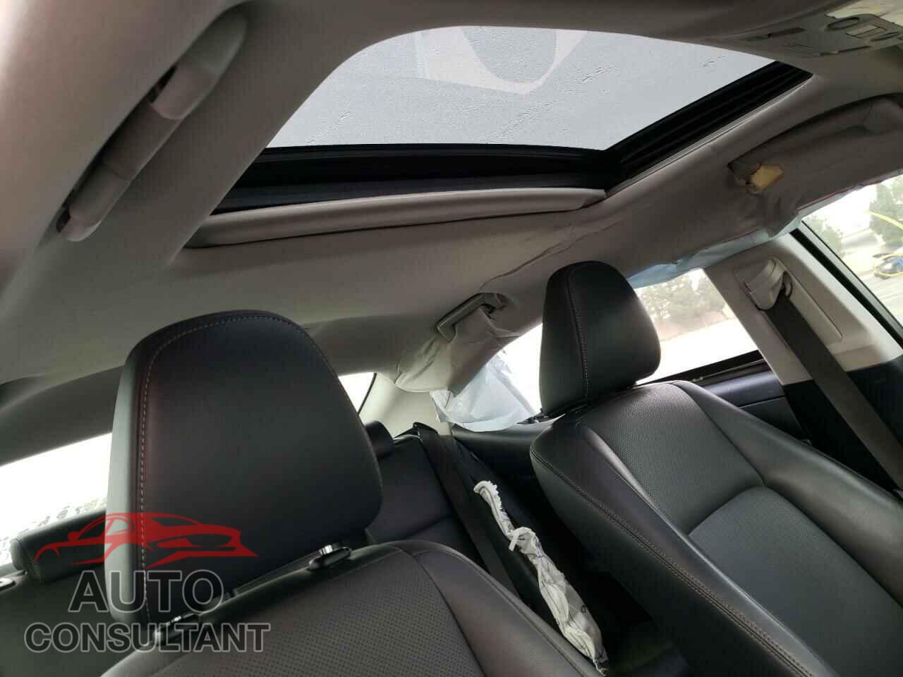 LEXUS IS 2016 - JTHBA1D2XG5036071