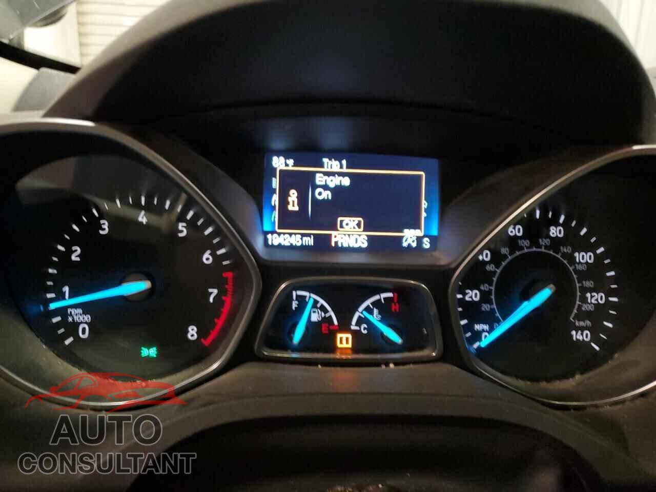 FORD ESCAPE 2017 - 1FMCU0GD6HUD51442