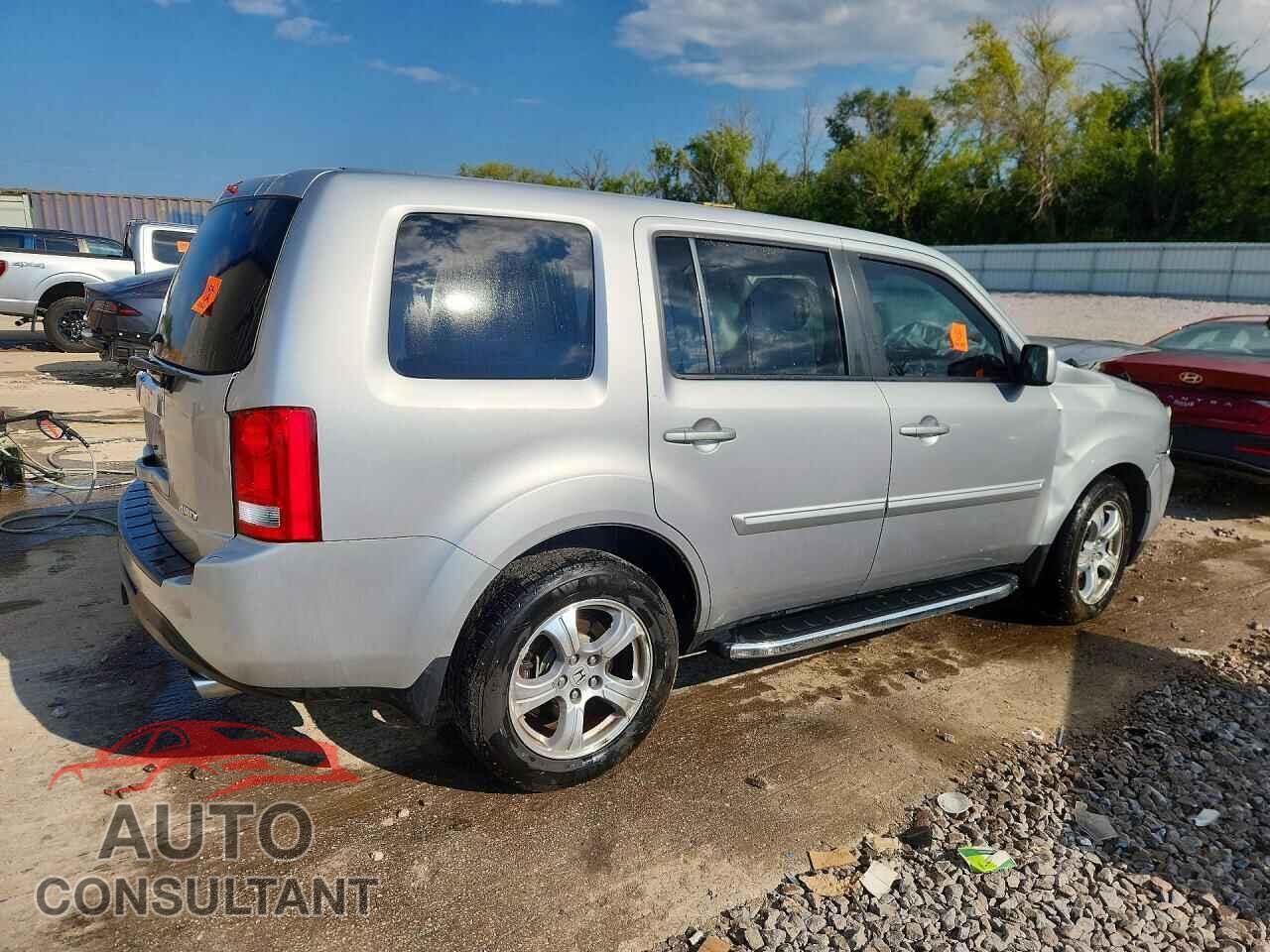 HONDA PILOT 2015 - 5FNYF4H58FB045531