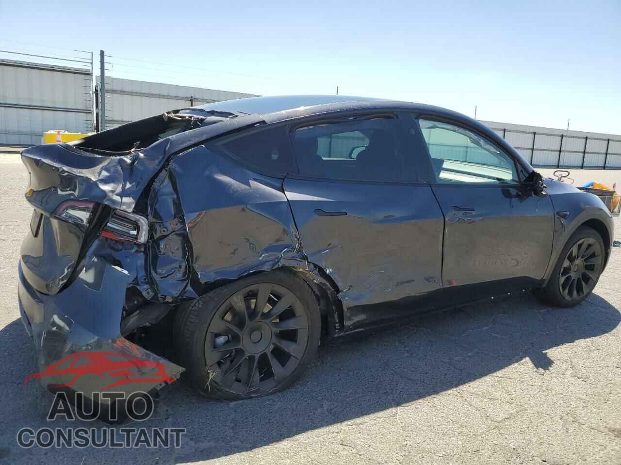 TESLA MODEL Y 2024 - 7SAYGDED6RF103524