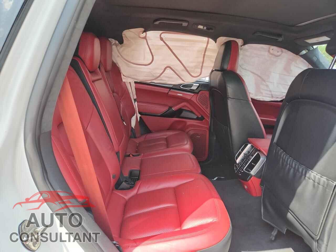 PORSCHE CAYENNE 2015 - WP1AC2A21FLA82270