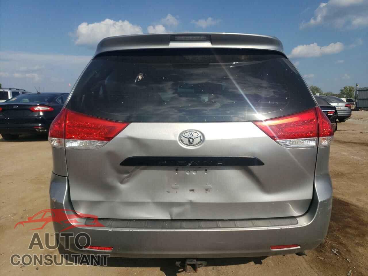 TOYOTA SIENNA 2011 - 5TDKA3DC4BS007741