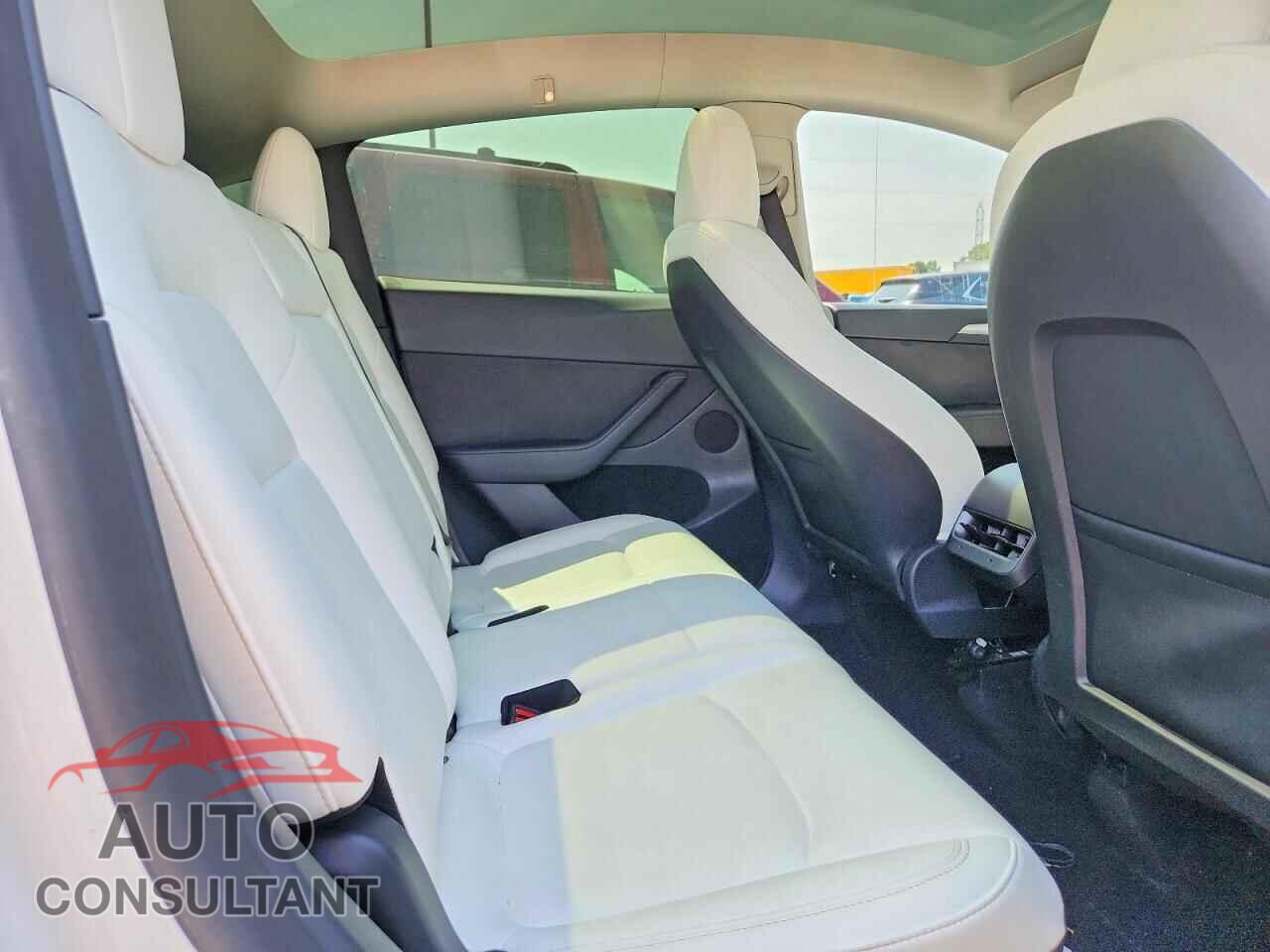 TESLA MODEL Y 2024 - 7SAYGAEE0RF098764